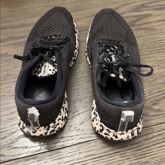 Brooks - Picture 2 of 3